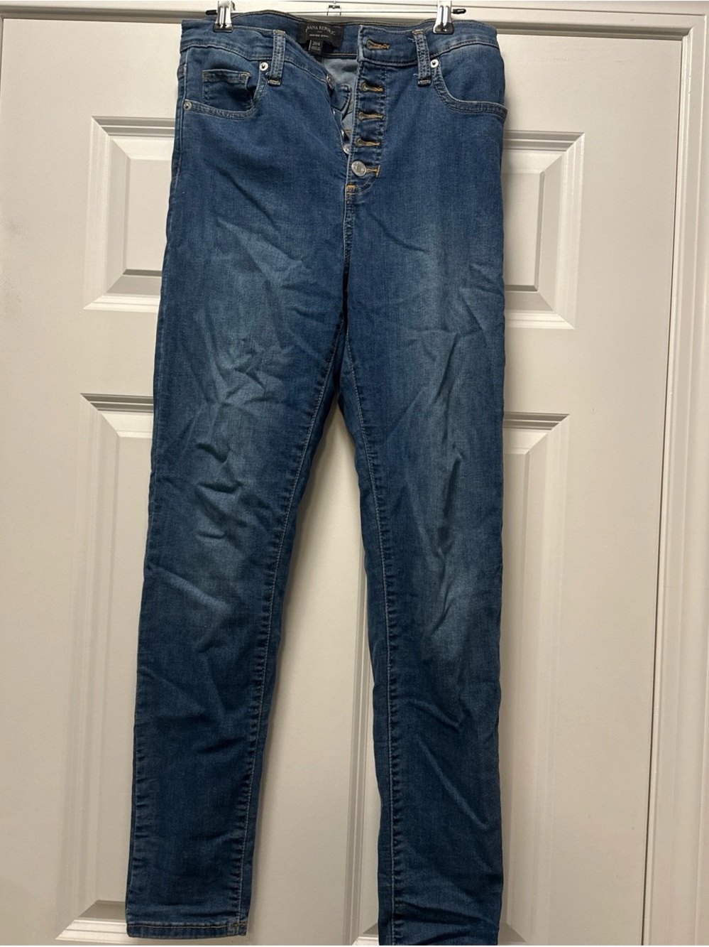 Banana Republic Women's Skinny Jeans in Medium Blue Wash